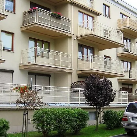 Dwor Apartment *